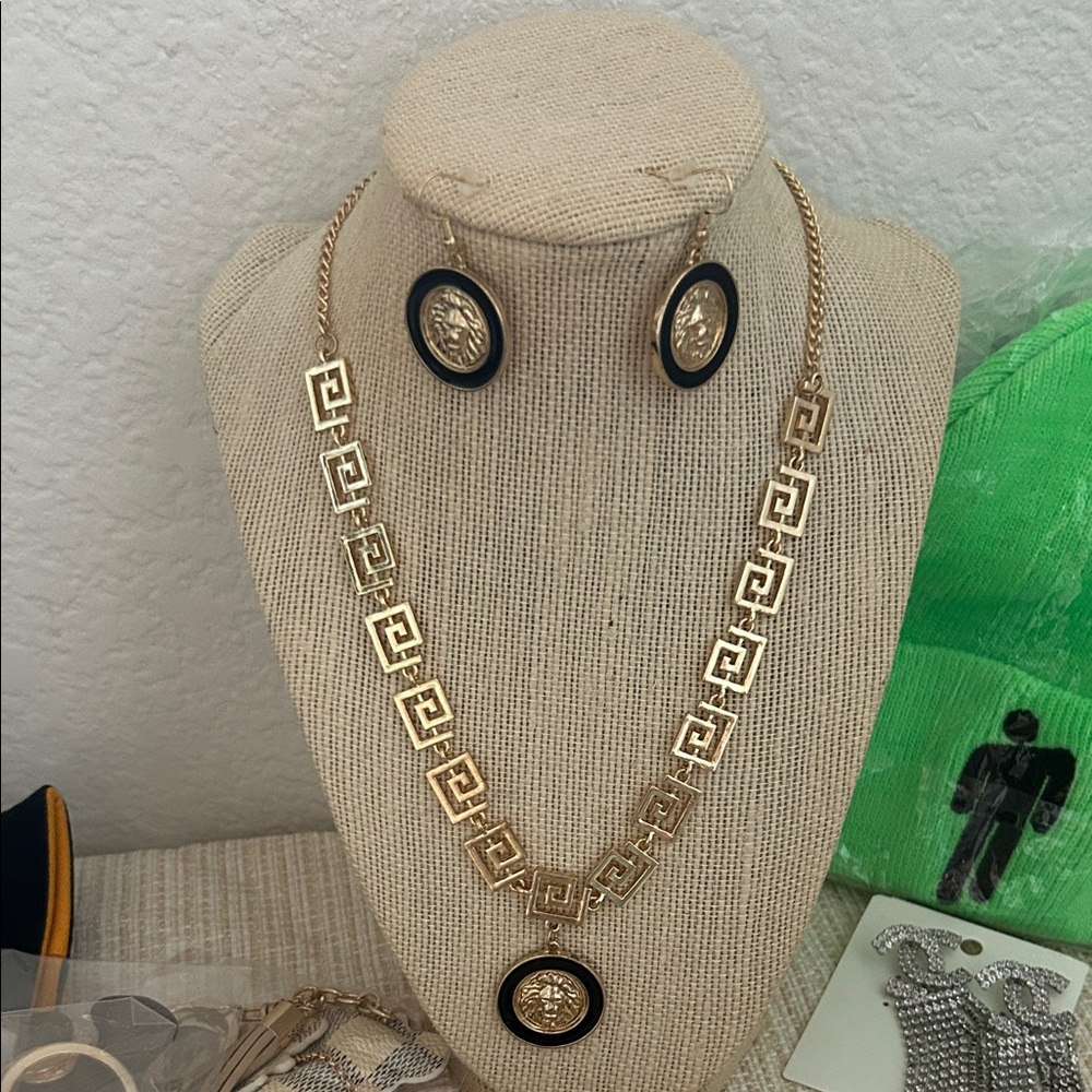 Elegant Gold and Black Geometric Necklace and Earring Set